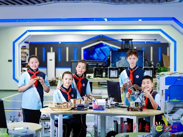 量子科技、脑机接口、具身智能，孩子们说“十五五”规划建议中这些前沿科技让人着迷