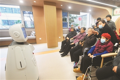养老机器人温暖幸福晚年