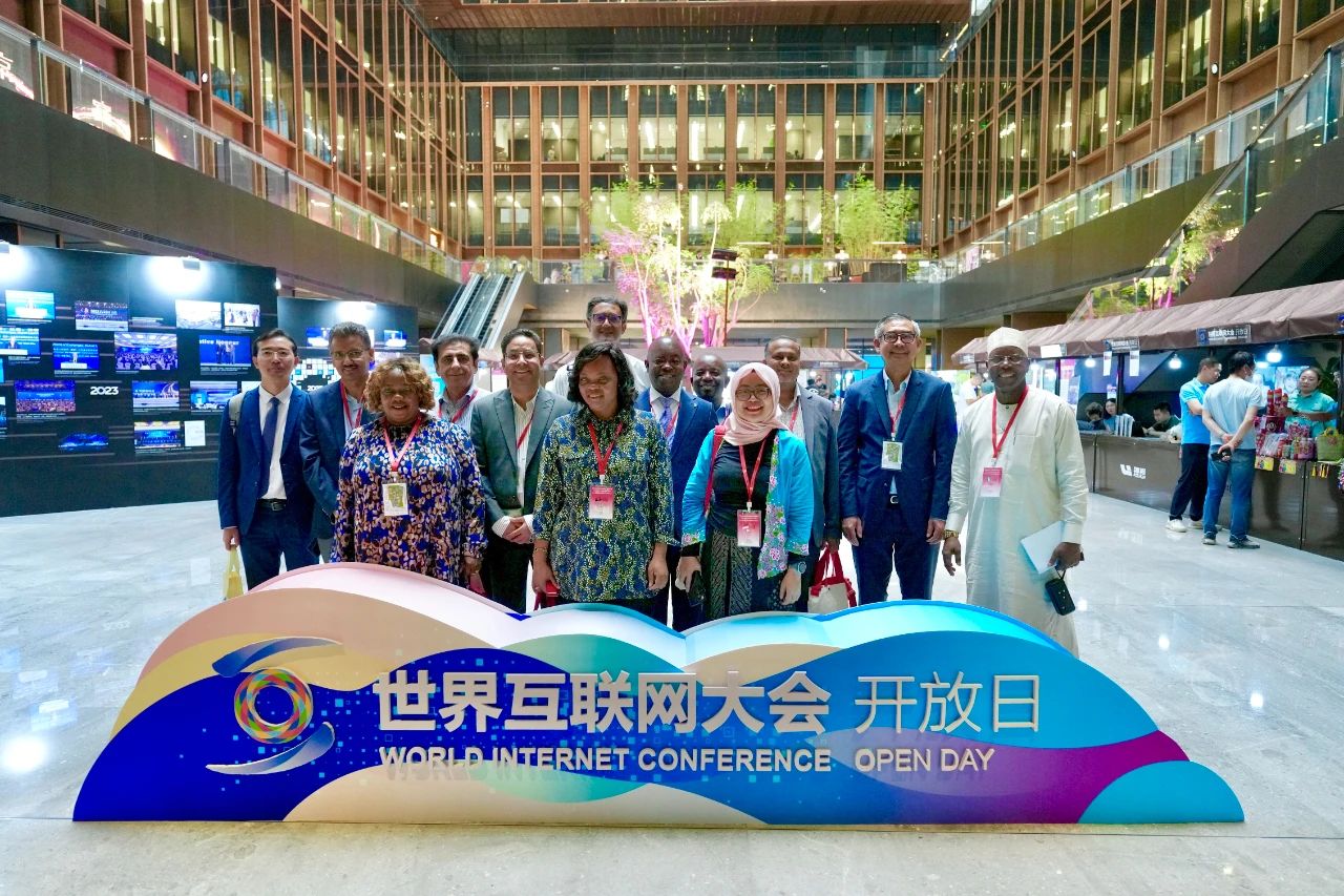 世界互联网大会秘书长任贤良与世贸组织电子商务规则部长级研修班学员座谈