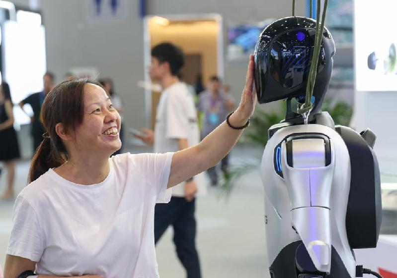 更懂“人心”的智能机器人走进中国寻常百姓家