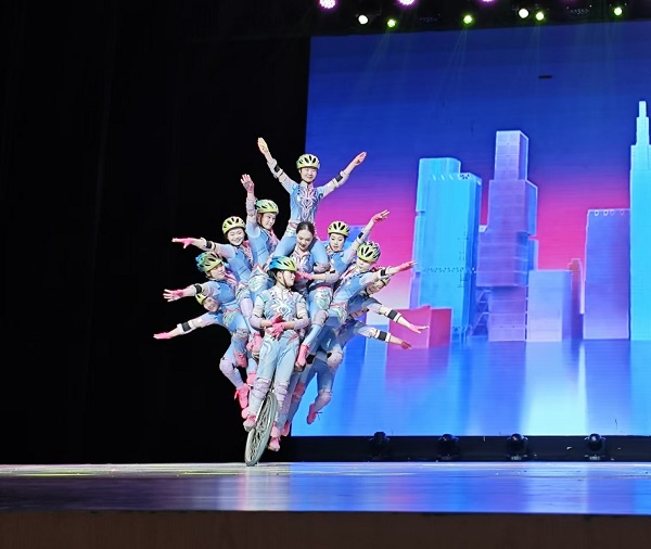 指尖奇幻+空中绝技，文艺惠民演出赋能城市文化建设