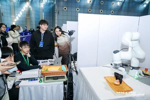 机器人“真干活”:搬运原料、分拣垃圾、组装器件…… 机器人“真干活”:搬运原料、分拣垃圾、组装器件……