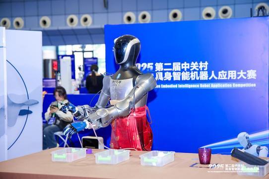 机器人“真干活”:搬运原料、分拣垃圾、组装器件…… 机器人“真干活”:搬运原料、分拣垃圾、组装器件……