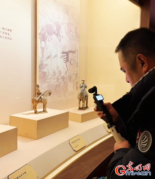 新春走基层丨马騳骉騛……这场文化展“万马奔腾” 新春走基层丨马騳骉騛……这场文化展“万马奔腾”