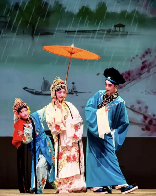 海外戏曲传播的实践困境与破局之道 ——以加拿大华人戏曲社团为例