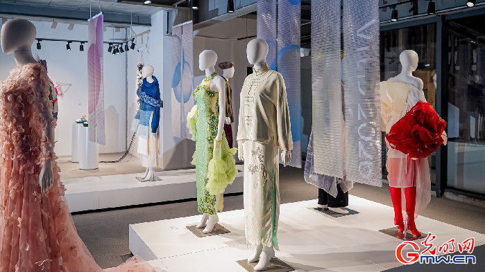 从濮院一场时尚周，看古镇产业边界探索