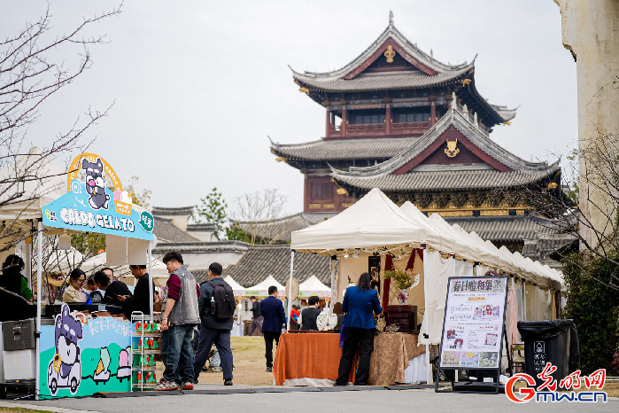 从濮院一场时尚周，看古镇产业边界探索