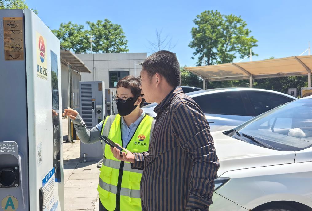 中国新能源汽车长途出行更加便利 “充电焦虑”渐行渐远