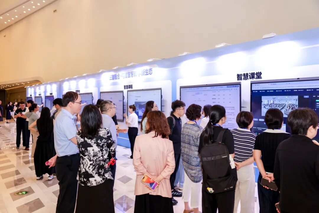 “三智融合:智慧专业·智慧课程·智慧课堂”协同建设与发展研讨会举办