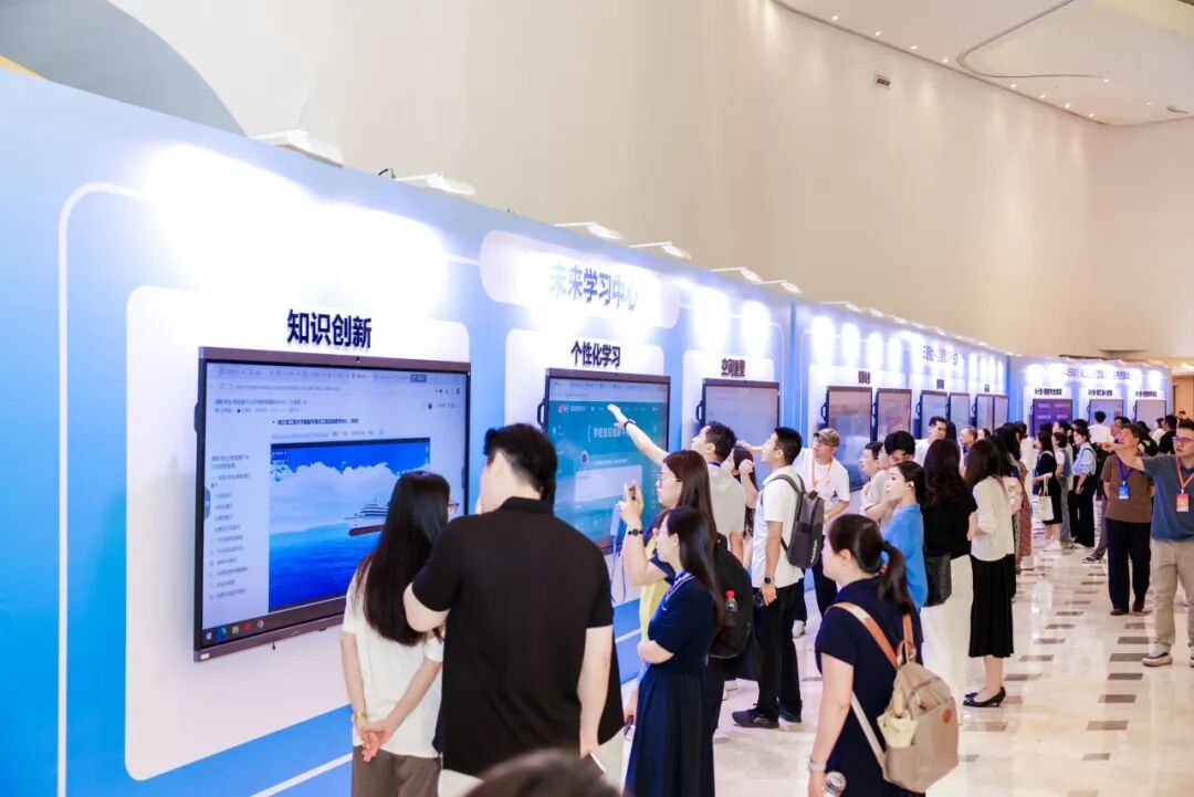 “三智融合:智慧专业·智慧课程·智慧课堂”协同建设与发展研讨会举办