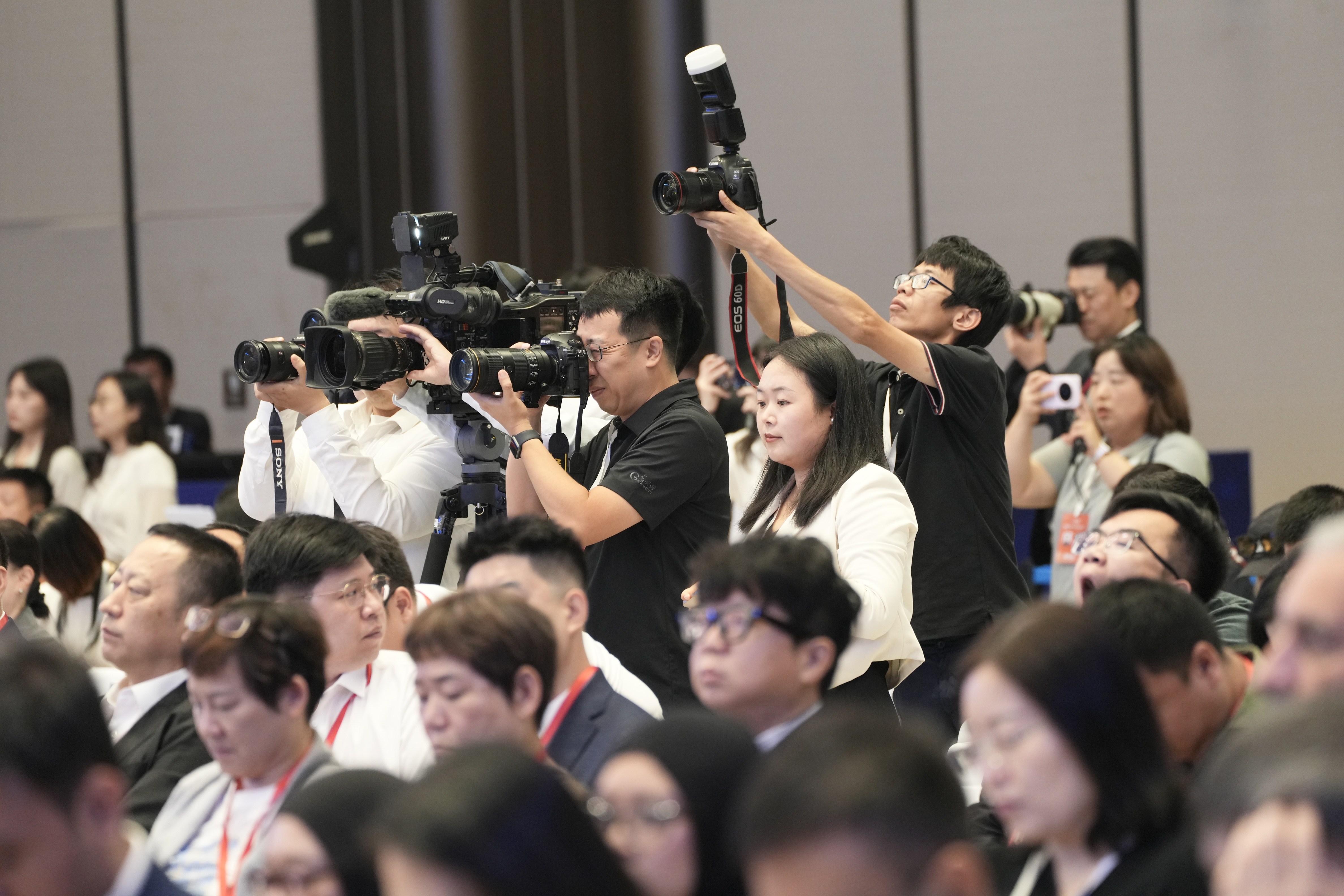 高清大图来了！一组图带你回顾2026世界互联网大会数字丝路发展论坛的精彩剪影！