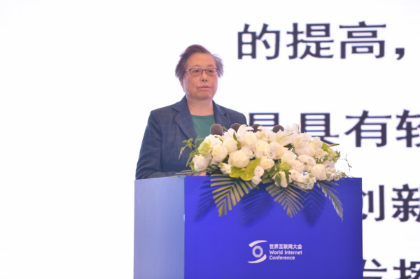 侯岩：医学装备融合AI创新要“以点带面”