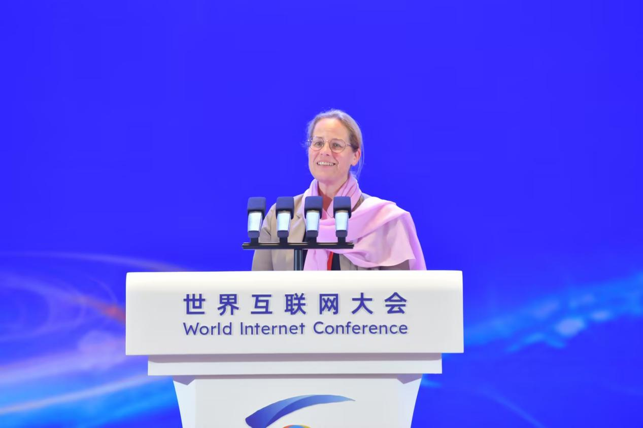 科拉·维尔梅尔：积极构建瓷器收藏数字化体系
