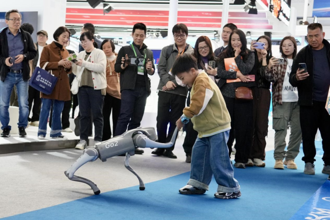 透过三个关键词，看2025年乌镇峰会