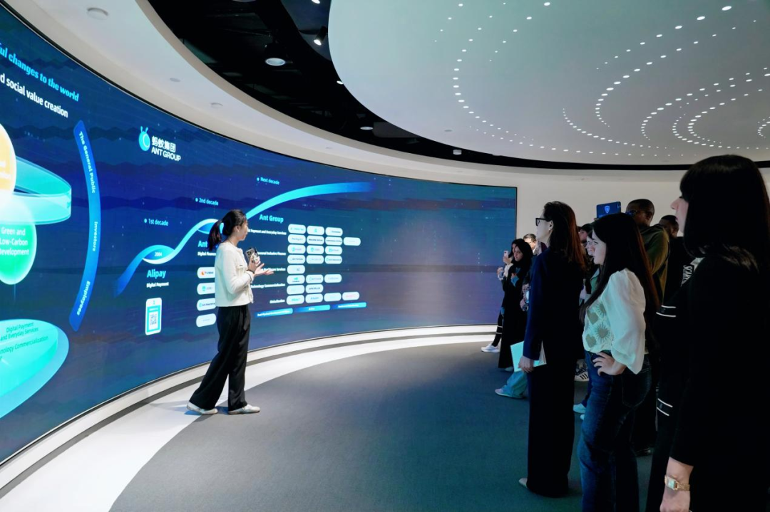 2025年世界互联网大会全球青年领军者在浙江开展研学活动