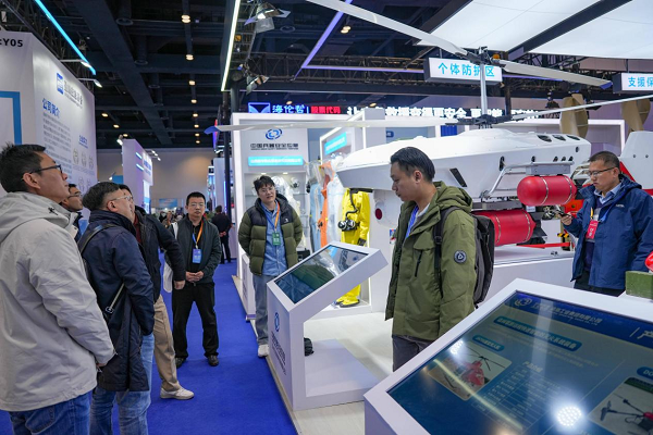2025中国国际应急管理展举行 众多“黑科技”亮相