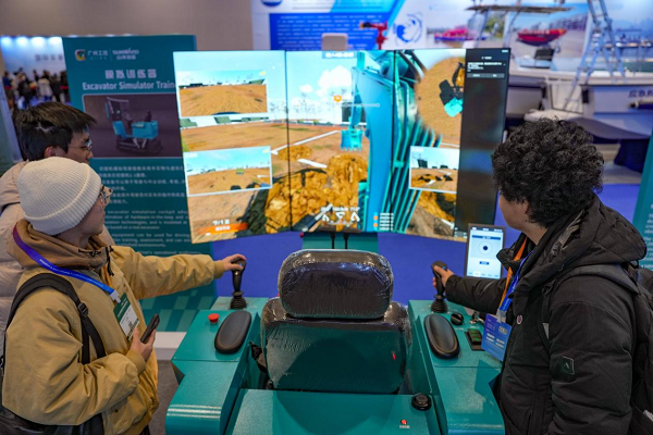 2025中国国际应急管理展举行 众多“黑科技”亮相