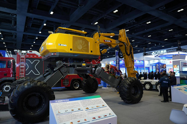 2025中国国际应急管理展举行 众多“黑科技”亮相