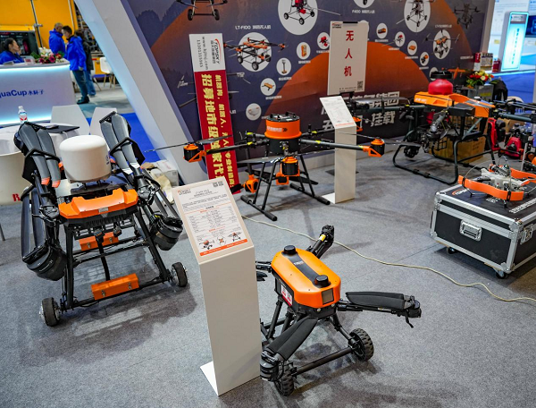 2025中国国际应急管理展举行 众多“黑科技”亮相