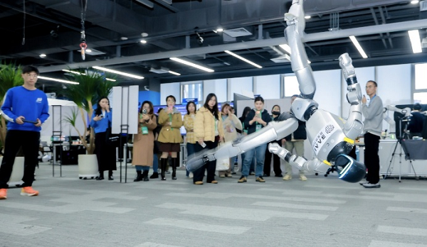 尚未到“ChatGPT时刻”,呼吁以开源开放驱动具身智能创新 尚未到“ChatGPT时刻”,呼吁以开源开放驱动具身智能创新