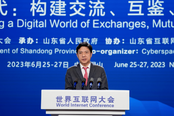 《时代》周刊2025年度人物：AI缔造者