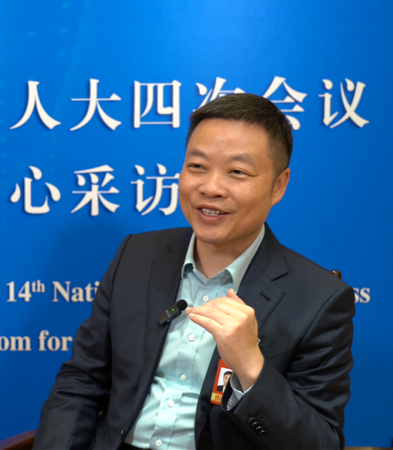 何小鹏代表：未来5到15年，低空飞行器有望达到汽车市场的五分之一规模