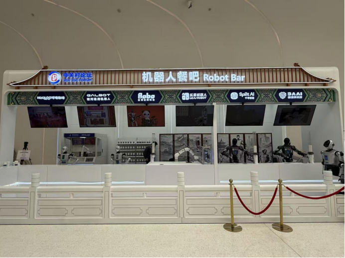 “点餐-制作-配送”流程全自动搞定,机器人餐吧亮相中关村论坛 “点餐-制作-配送”流程全自动搞定,机器人餐吧亮相中关村论坛