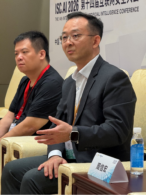 周信宏:端侧算力重构AIPC,打开企业智能体落地新路径 周信宏:端侧算力重构AIPC,打开企业智能体落地新路径