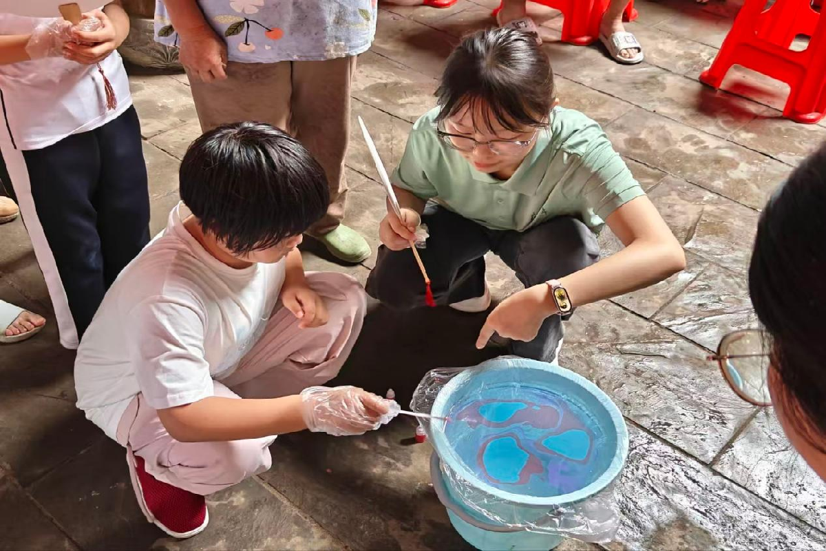 把课堂搬进古村 让非遗点亮童心 把课堂搬进古村 让非遗点亮童心