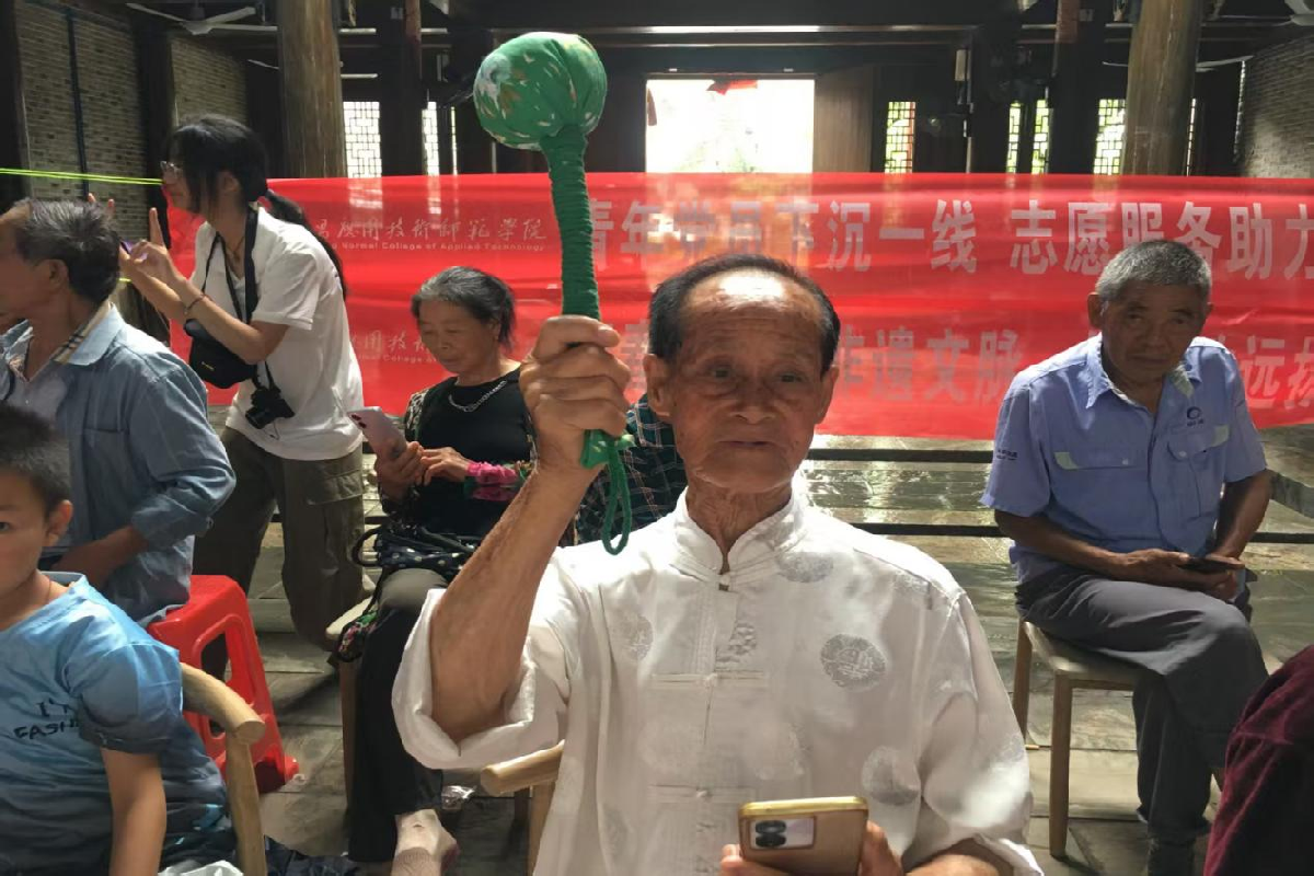 把课堂搬进古村 让非遗点亮童心 把课堂搬进古村 让非遗点亮童心