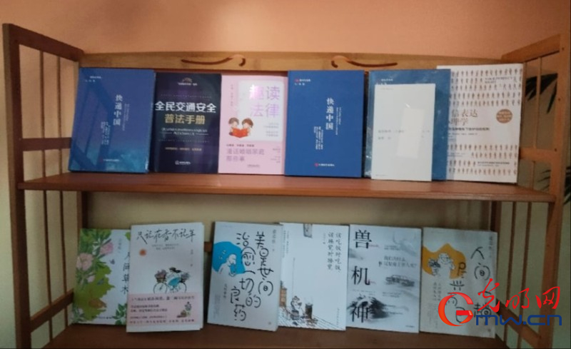 北京首个“文明加油站”亮相地坛书市,推动文明实践与全民阅读深度融合 北京首个“文明加油站”亮相地坛书市,推动文明实践与全民阅读深度融合