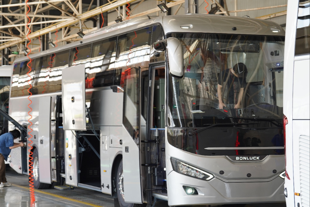 【红星照耀中国】老区客车,这样驶向世界 【红星照耀中国】老区客车,这样驶向世界